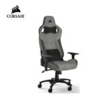 Silla gamer Corsair T3 Rush Fabric Gris/Carbon con diseño ergonómico inspirado en autos de carrera, tapizado en tela suave y transpirable gris carbón, respaldo reclinable hasta 160°, reposabrazos 4D y soporte lumbar de espuma viscoelástica para máximo confort.